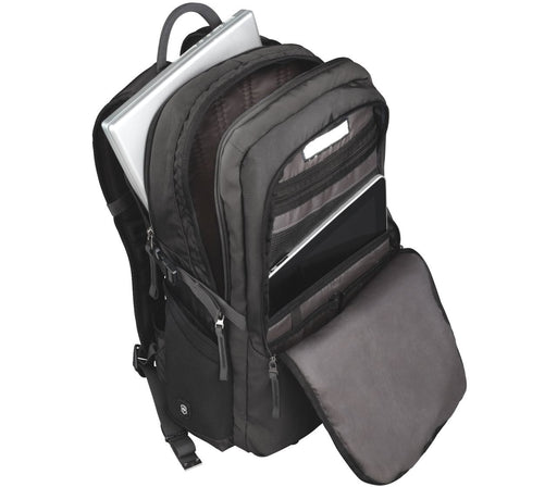 (31105001) MOCHILA CADET NEGRA P/ LAPTOP Y TABLET 16 PLG